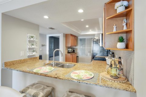 Condo in Stuart, Florida, 2 bedrooms  № 2182808 - photo 11