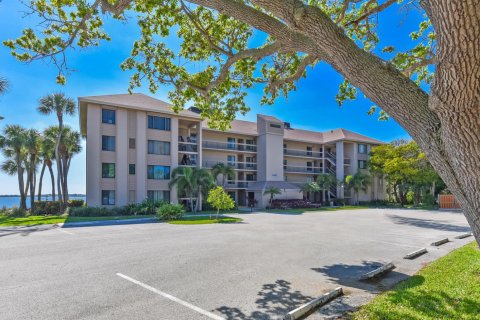 Condo in Stuart, Florida, 2 bedrooms  № 2182808