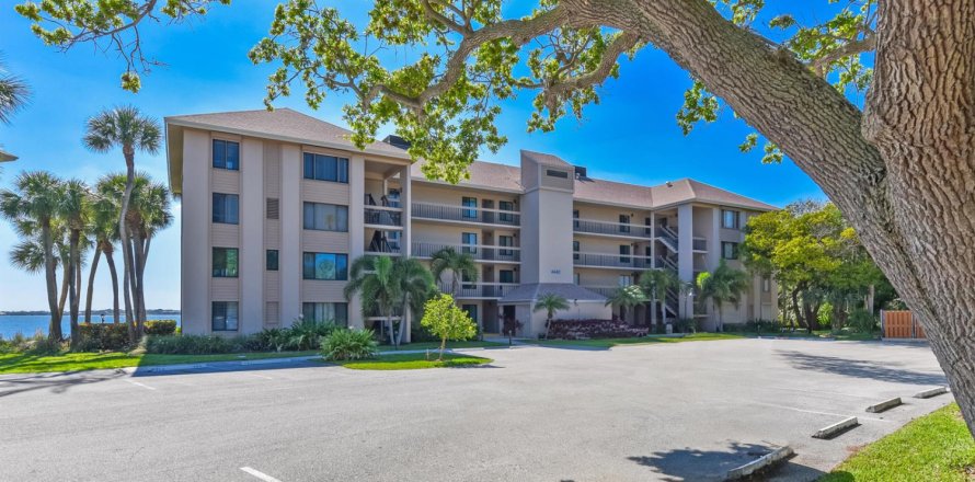 Condo in Stuart, Florida, 2 bedrooms  № 2182808