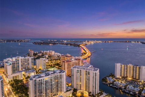 Condo in Sarasota, Florida, 2 bedrooms  № 2219633 - photo 3