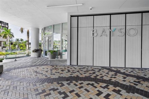 Condo in Sarasota, Florida, 2 bedrooms  № 2219633 - photo 2