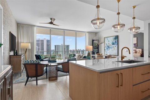 Condo in Sarasota, Florida, 2 bedrooms  № 2219633 - photo 4
