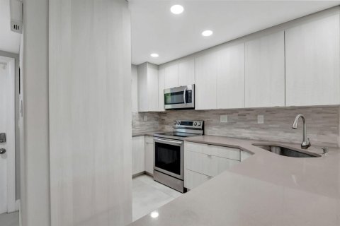 Copropriété à vendre à Boca Raton, Floride: 2 chambres, 98.1 m2 № 2253175 - photo 13
