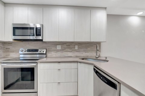 Copropriété à vendre à Boca Raton, Floride: 2 chambres, 98.1 m2 № 2253175 - photo 12
