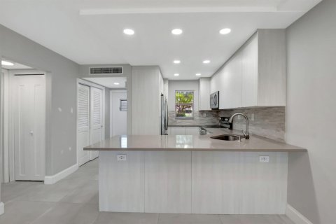 Copropriété à vendre à Boca Raton, Floride: 2 chambres, 98.1 m2 № 2253175 - photo 8