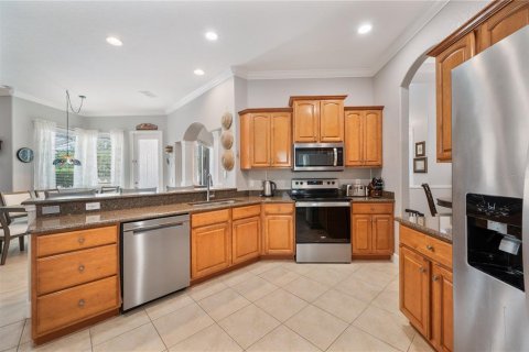 House in Auburndale, Florida 4 bedrooms, 221.76 sq.m. № 2398588 - photo 12