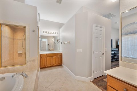 House in Auburndale, Florida 4 bedrooms, 221.76 sq.m. № 2398588 - photo 24