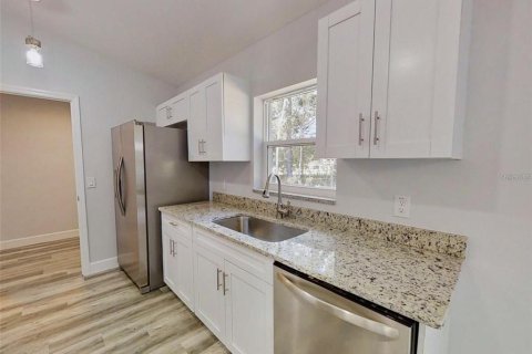 Villa ou maison à louer à Dunnellon, Floride: 3 chambres, 104.98 m2 № 2237769 - photo 5