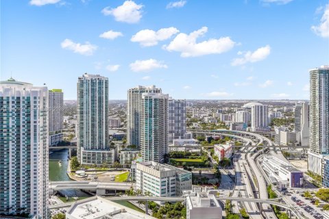 Condo in Miami, Florida, 2 bedrooms  № 2000987 - photo 19