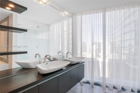 Condo in Miami, Florida, 2 bedrooms  № 2000987 - photo 14
