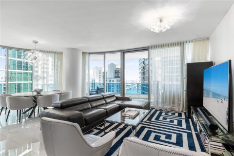Condo in Miami, Florida, 2 bedrooms  № 2000987 - photo 4