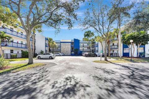 Condo in Margate, Florida, 2 bedrooms  № 1875343 - photo 2