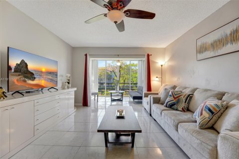 Condo in Margate, Florida, 2 bedrooms  № 1875343 - photo 15