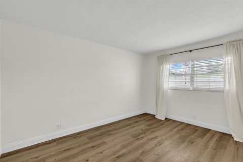 Condo in Boca Raton, Florida, 2 bedrooms  № 2248258 - photo 14