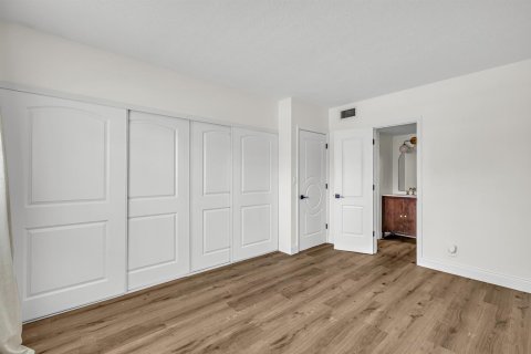 Condo in Boca Raton, Florida, 2 bedrooms  № 2248258 - photo 13