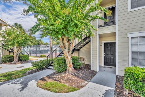 Condo in Orlando, Florida, 2 bedrooms  № 1894356 - photo 1
