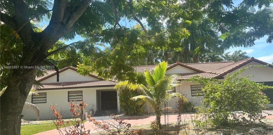 Casa en Miami, Florida 4 dormitorios, 300.82 m2 № 1932553