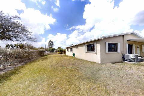 House in Florida City, Florida 3 bedrooms, 206.43 sq.m. № 2041728 - photo 2