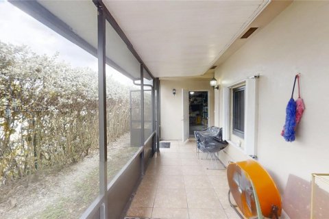 House in Florida City, Florida 3 bedrooms, 206.43 sq.m. № 2041728 - photo 22