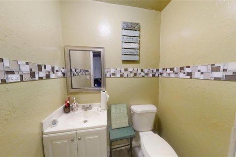 House in Florida City, Florida 3 bedrooms, 206.43 sq.m. № 2041728 - photo 18