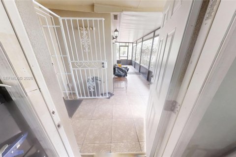 House in Florida City, Florida 3 bedrooms, 206.43 sq.m. № 2041728 - photo 19