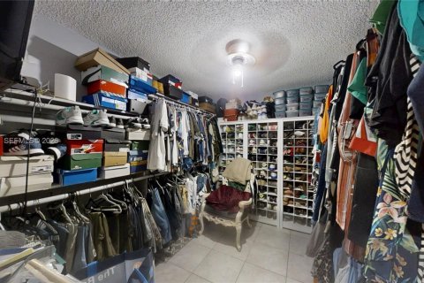 House in Florida City, Florida 3 bedrooms, 206.43 sq.m. № 2041728 - photo 9