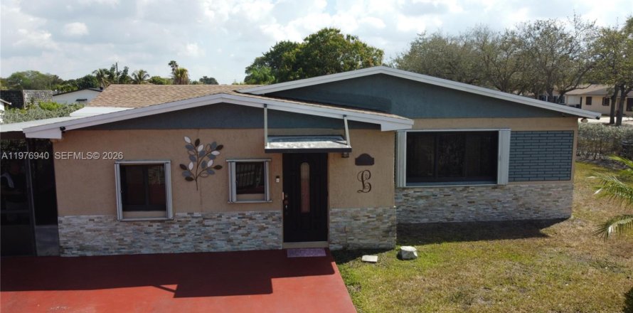 House in Florida City, Florida 3 bedrooms, 206.43 sq.m. № 2041728