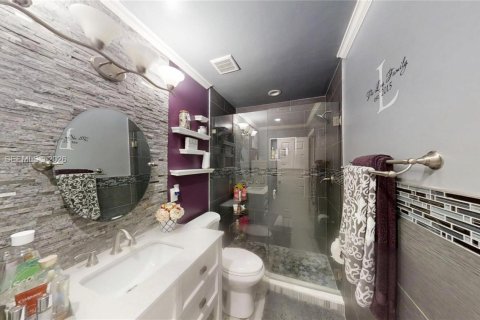 House in Florida City, Florida 3 bedrooms, 206.43 sq.m. № 2041728 - photo 11