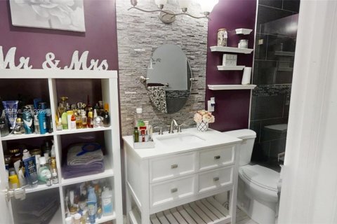 House in Florida City, Florida 3 bedrooms, 206.43 sq.m. № 2041728 - photo 10