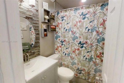 House in Florida City, Florida 3 bedrooms, 206.43 sq.m. № 2041728 - photo 14