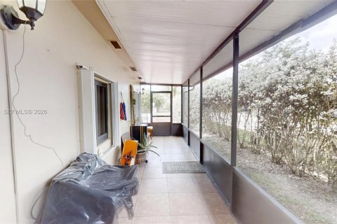 House in Florida City, Florida 3 bedrooms, 206.43 sq.m. № 2041728 - photo 21