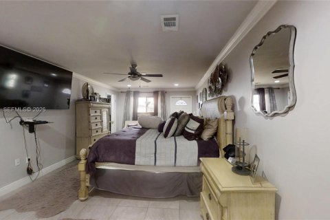 House in Florida City, Florida 3 bedrooms, 206.43 sq.m. № 2041728 - photo 8