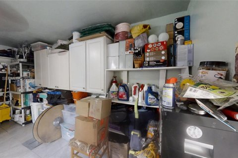 House in Florida City, Florida 3 bedrooms, 206.43 sq.m. № 2041728 - photo 15