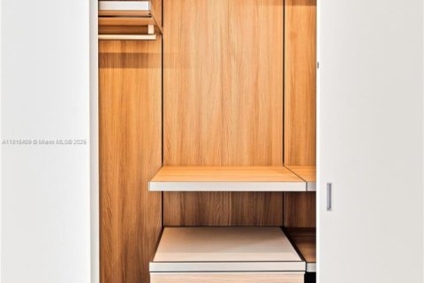 Copropriété à louer à Miami, Floride: 4 chambres, 334.54 m2 № 1960344 - photo 17