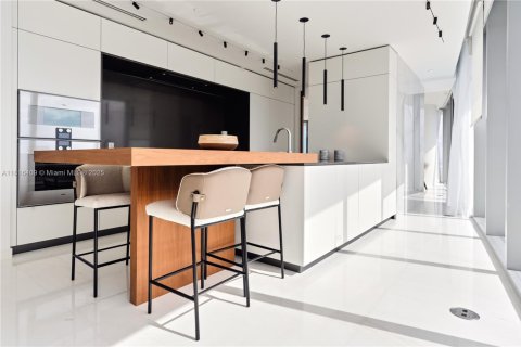 Copropriété à louer à Miami, Floride: 4 chambres, 334.54 m2 № 1960344 - photo 22