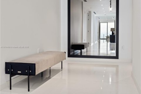 Copropriété à louer à Miami, Floride: 4 chambres, 334.54 m2 № 1960344 - photo 3