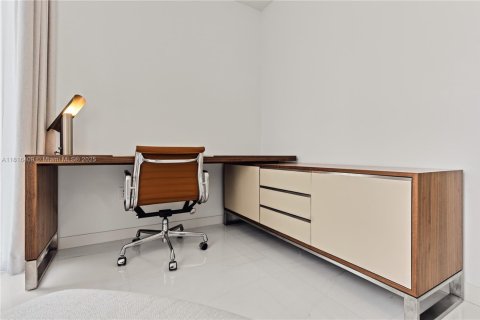 Copropriété à louer à Miami, Floride: 4 chambres, 334.54 m2 № 1960344 - photo 20