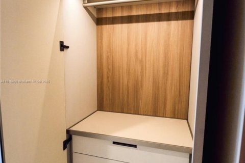 Copropriété à louer à Miami, Floride: 4 chambres, 334.54 m2 № 1960344 - photo 13