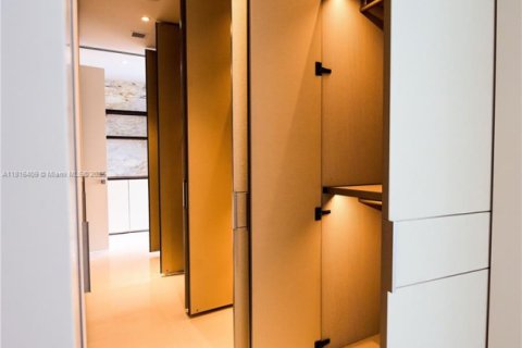 Copropriété à louer à Miami, Floride: 4 chambres, 334.54 m2 № 1960344 - photo 11