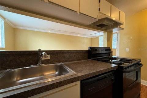 Condominio en alquiler en Tampa, Florida, 2 dormitorios, 68.38 m2 № 1905302 - foto 10