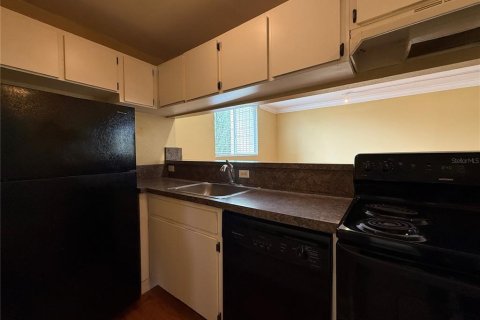 Condominio en alquiler en Tampa, Florida, 2 dormitorios, 68.38 m2 № 1905302 - foto 9