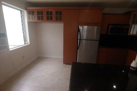 Condo in Miami Beach, Florida, 1 bedroom  № 1788584 - photo 29