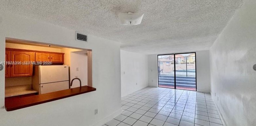 Condominio en Miami, Florida, 2 dormitorios  № 2032152