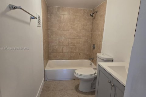 Condo in Miami, Florida, 2 bedrooms  № 2032152 - photo 22