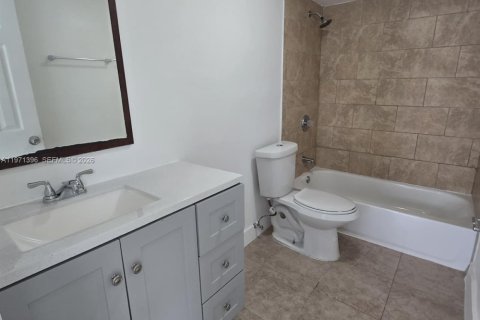 Condo in Miami, Florida, 2 bedrooms  № 2032152 - photo 21