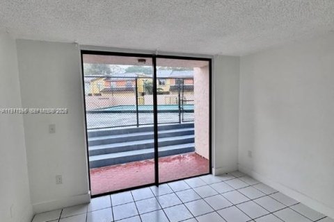 Condominio en venta en Miami, Florida, 2 dormitorios, 84.91 m2 № 2032152 - foto 11