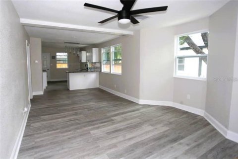 House in Gulfport, Florida 3 bedrooms, 93.09 sq.m. № 1771864 - photo 4