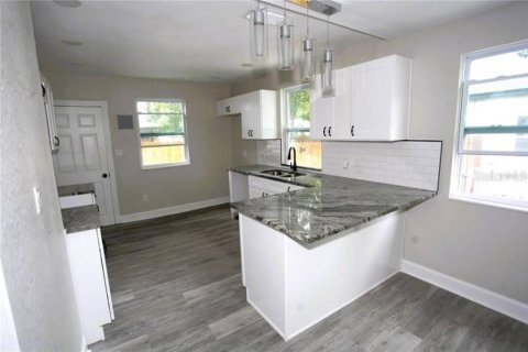 House in Gulfport, Florida 3 bedrooms, 93.09 sq.m. № 1771864 - photo 5