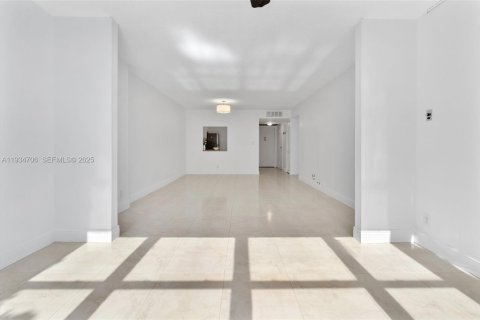 Condo in Hallandale Beach, Florida, 1 bedroom  № 1993517 - photo 6