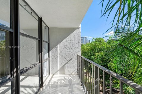 Condo in Hallandale Beach, Florida, 1 bedroom  № 1993517 - photo 5